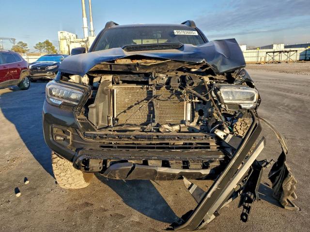 Toyota Tacoma Double Cab Image 7