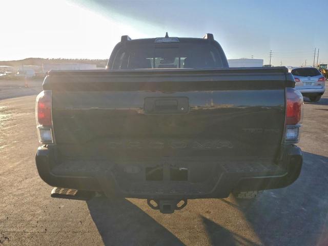 Toyota Tacoma Double Cab Image 4