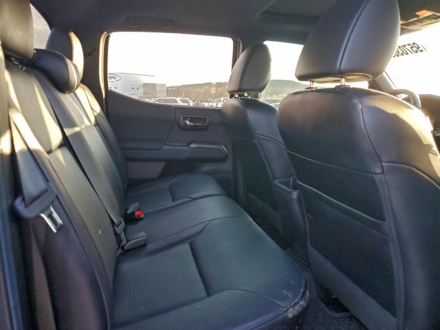 Toyota Tacoma Double Cab Image 11