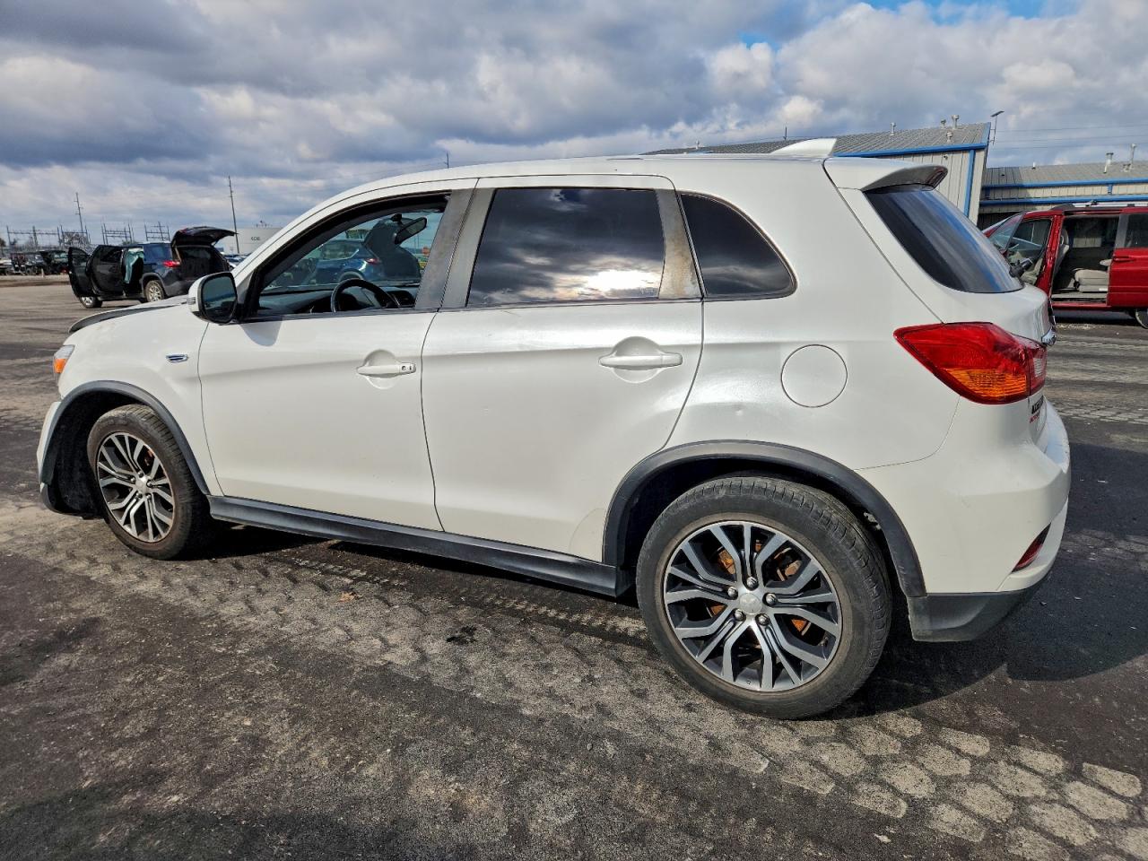 Mitsubishi Outlander Se Image 2