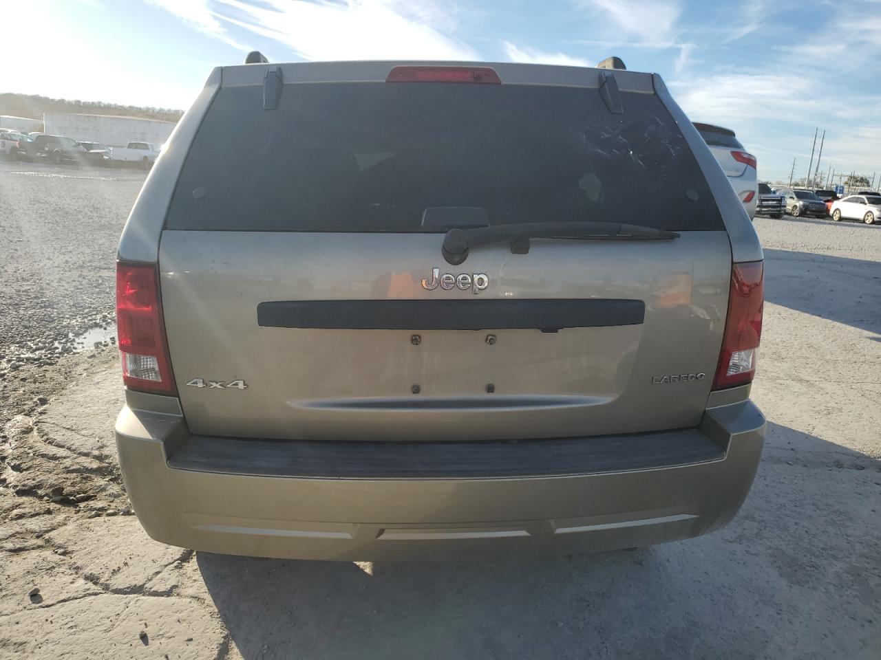 Jeep Grand Cherokee Laredo Image 11