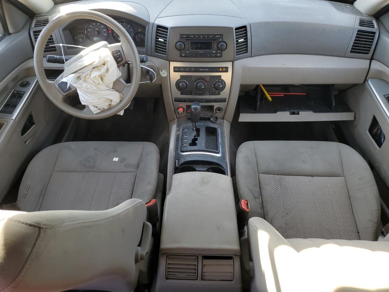 Jeep Grand Cherokee Laredo Image 8