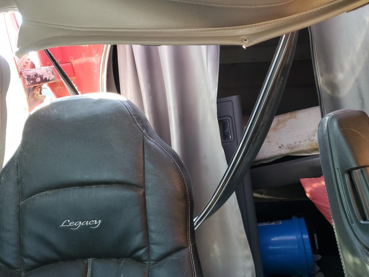 Peterbilt 386 Image 3