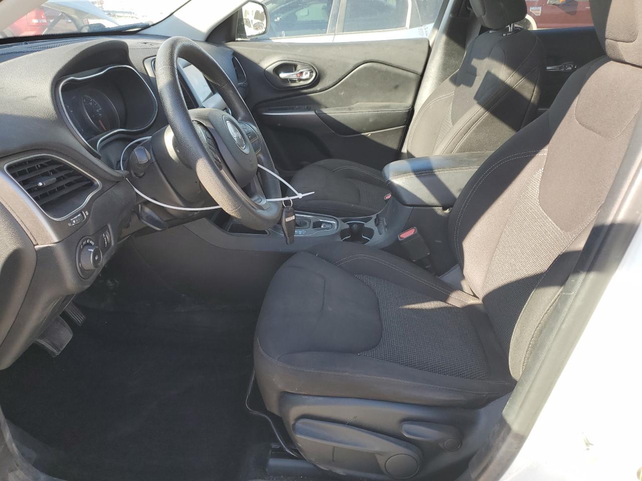 Jeep Grand Cherokee Latitude Image 11