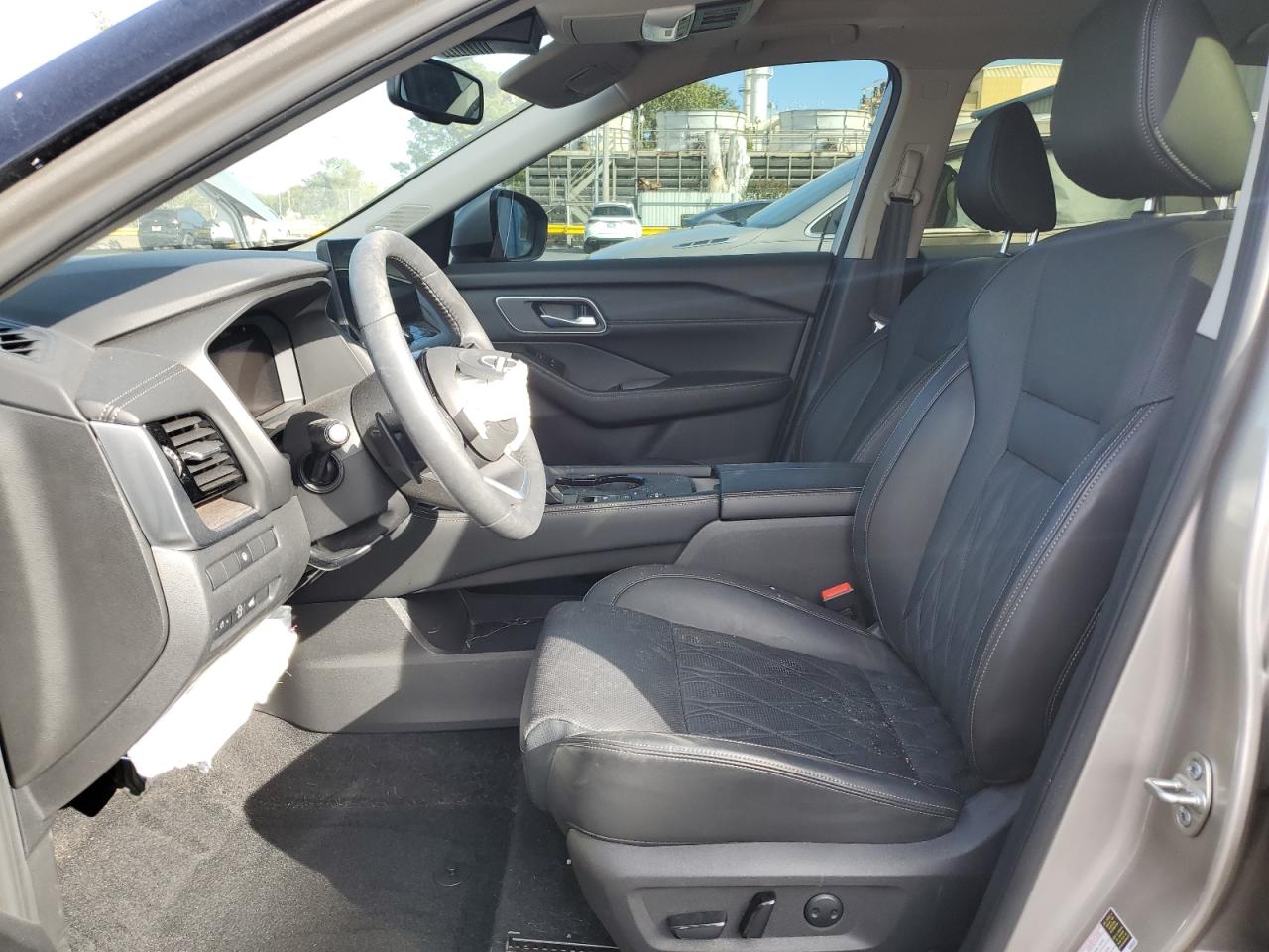 Nissan Rogue Platinum Image 10