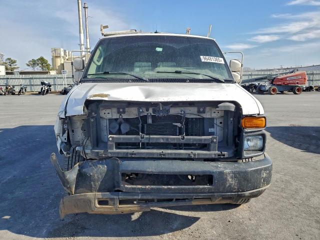 Ford Econoline E250 Van Image 9