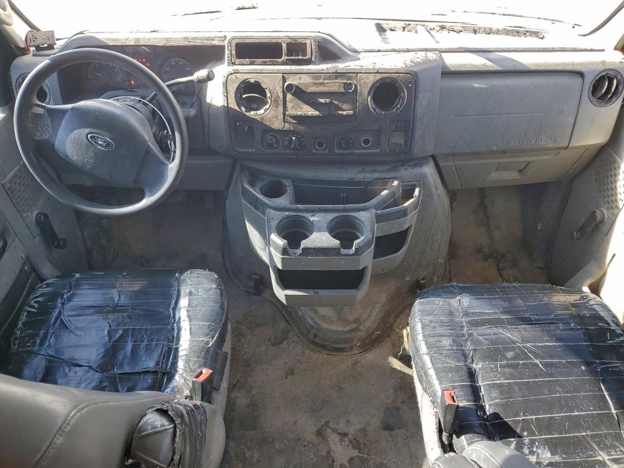 Ford Econoline E250 Van Image 6