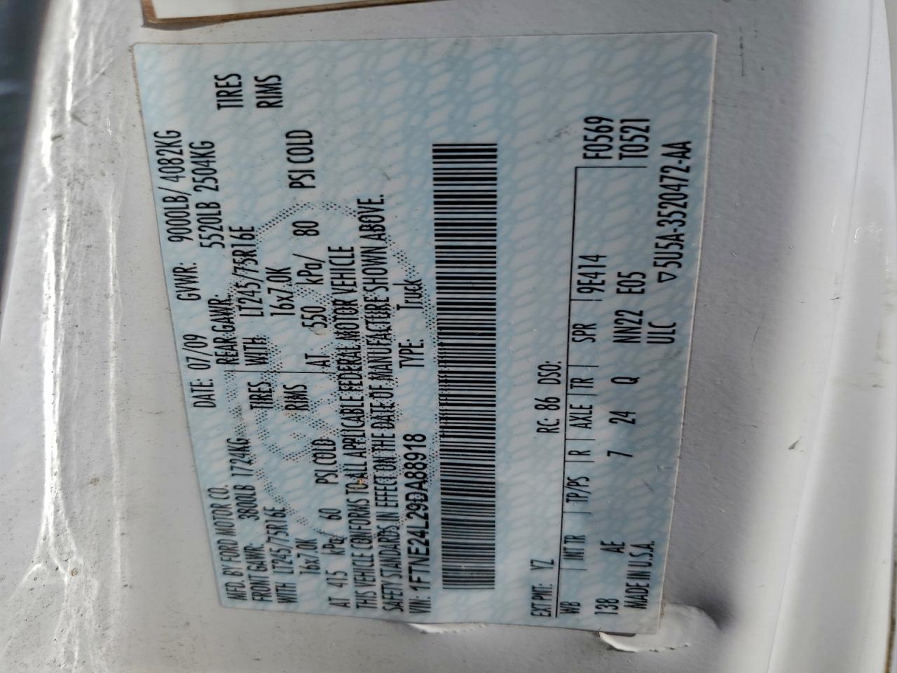 Ford Econoline E250 Van Image 3