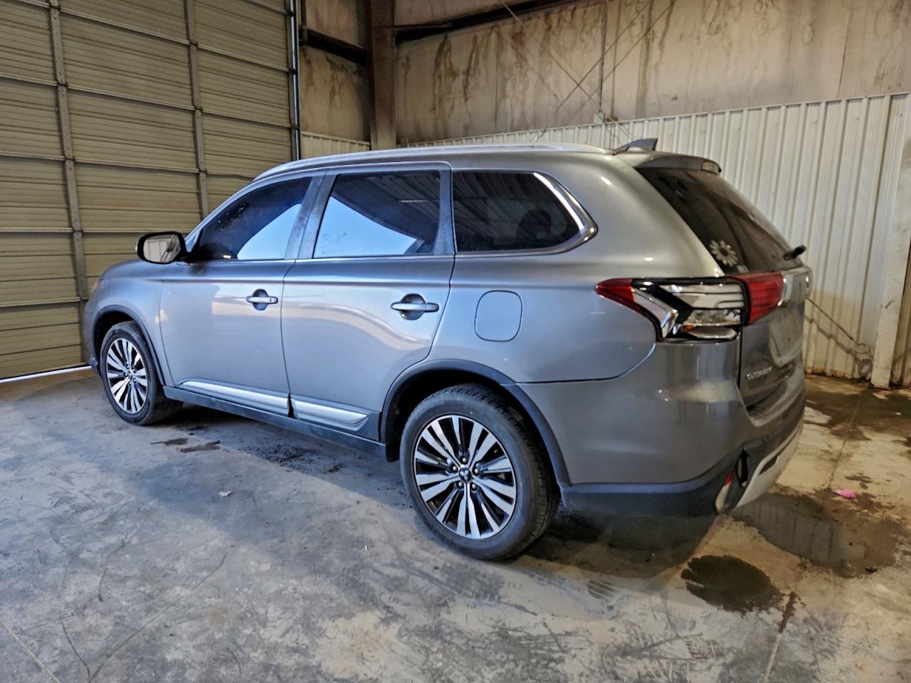 Mitsubishi Outlander Se Image 2