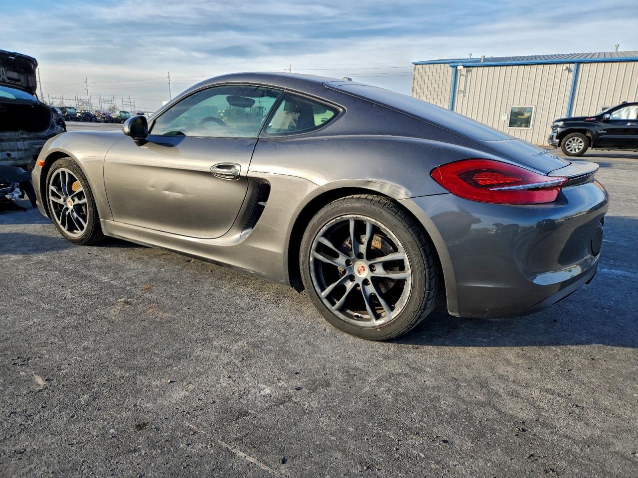 Porsche Cayman Image 2