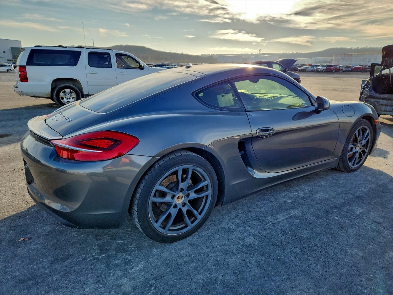 Porsche Cayman Image 4