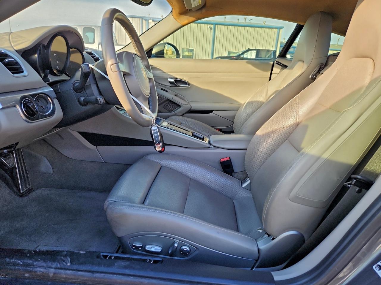 Porsche Cayman Image 5