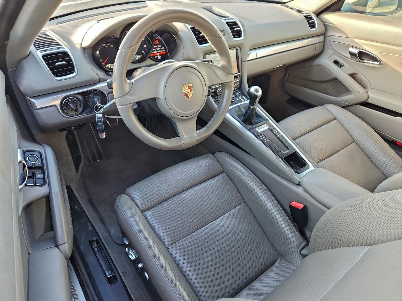 Porsche Cayman Image 12