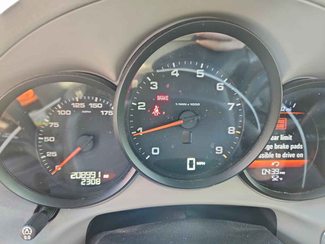 Porsche Cayman Image 8