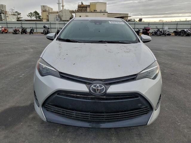 Toyota Corolla L Image 2