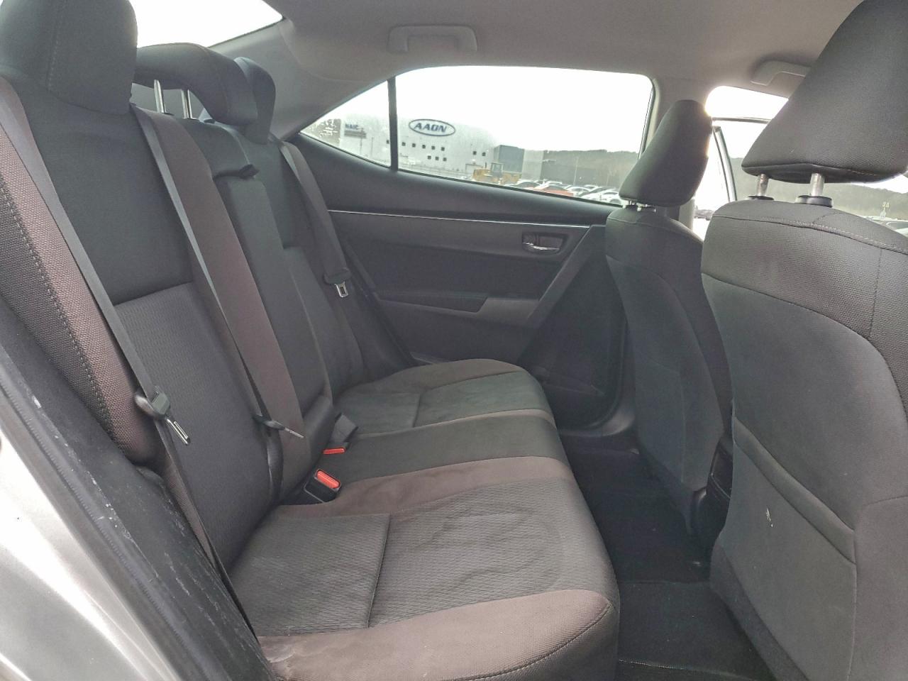 Toyota Corolla L Image 9