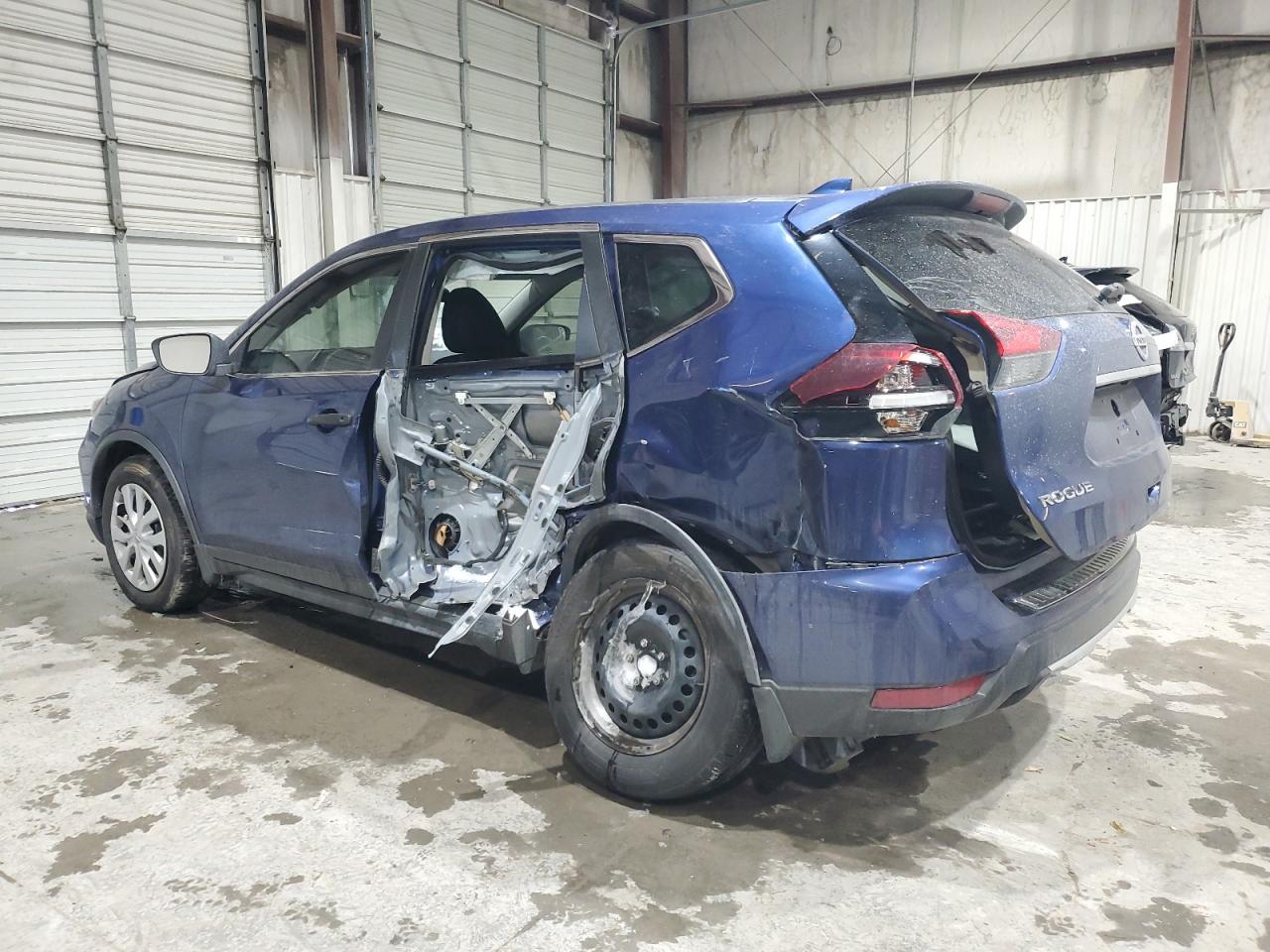 Nissan Rogue S Image 2