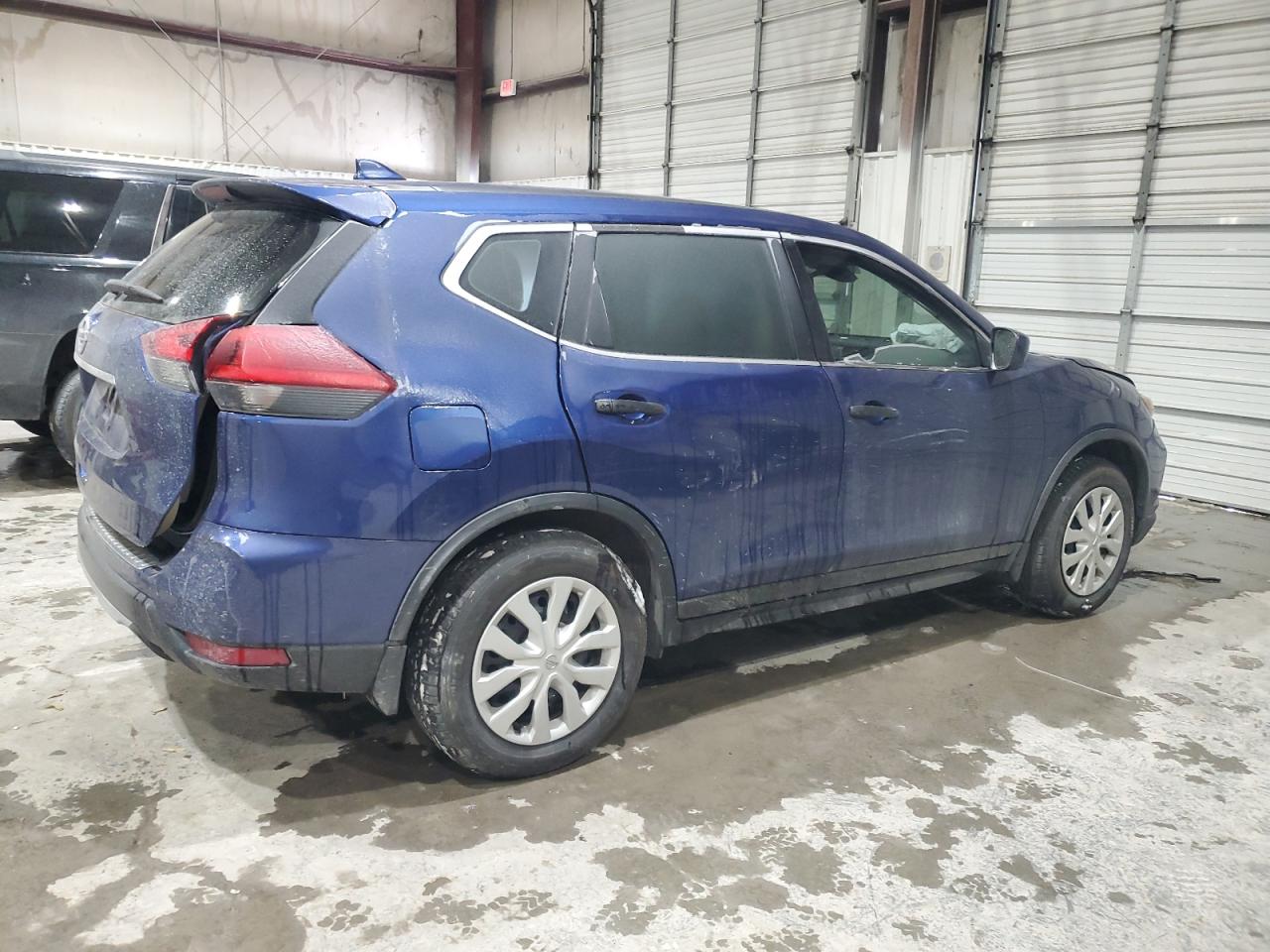 Nissan Rogue S Image 3