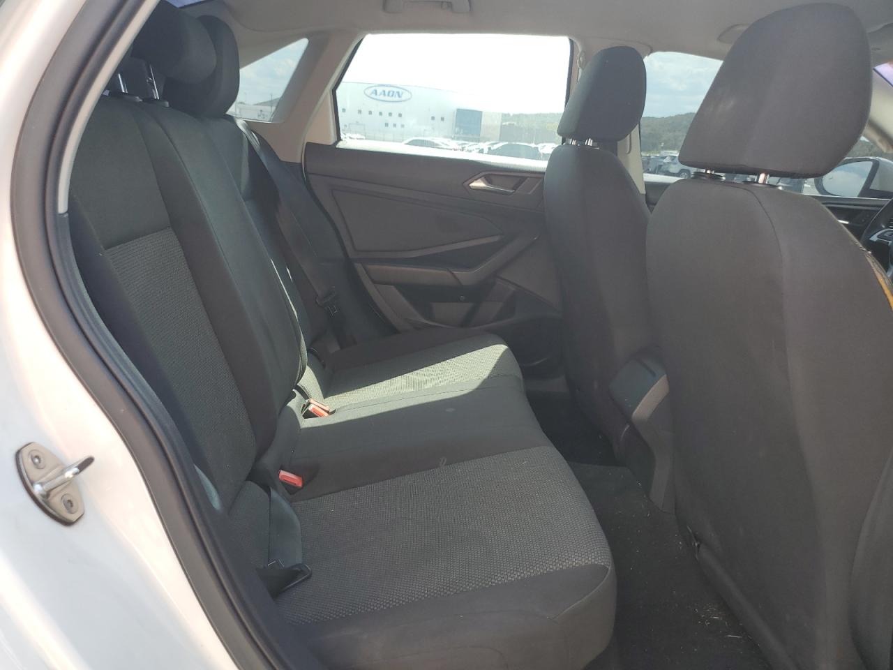 Volkswagen Jetta S Image 8