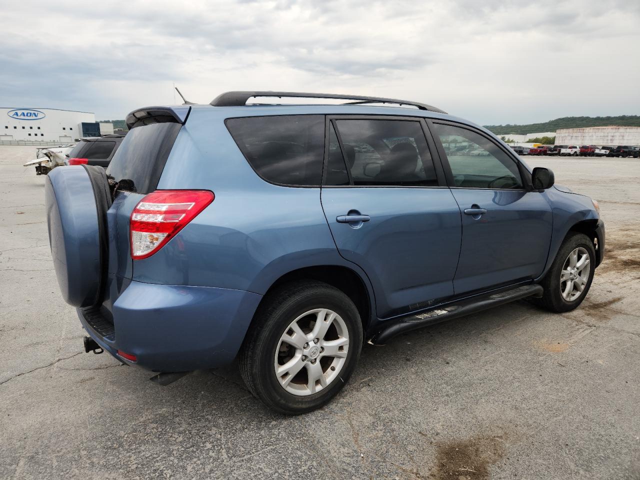 Toyota RAV4 Image 2