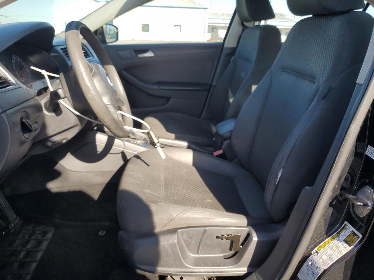 Volkswagen Jetta Base Image 5