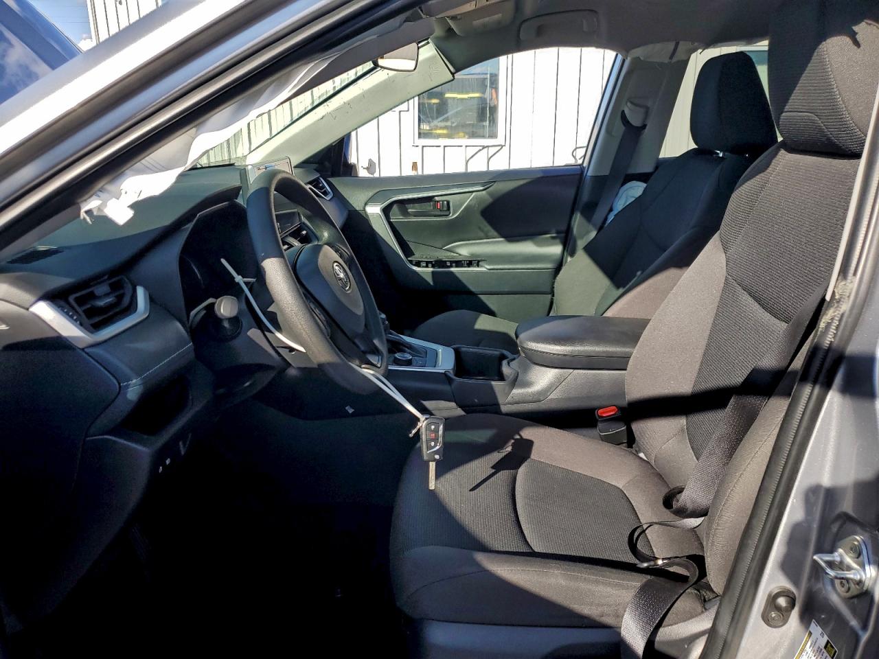 Toyota RAV4 Le Image 7