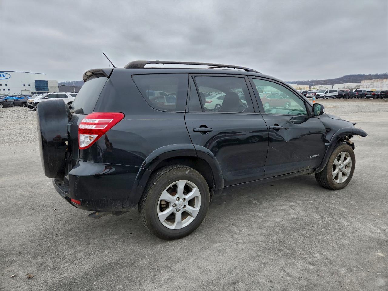 Toyota RAV4 Limited Image 8