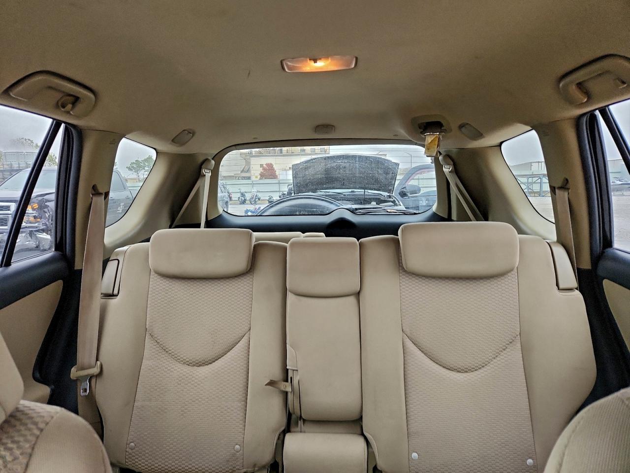 Toyota RAV4 Limited Image 3