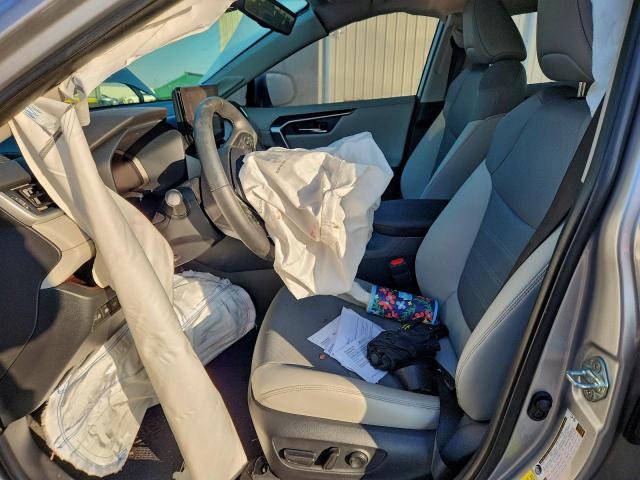 Toyota RAV4 Limited Image 10