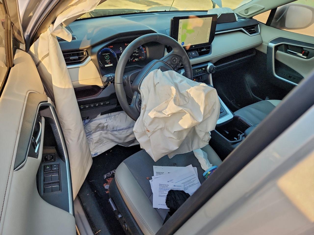 Toyota RAV4 Limited Image 9