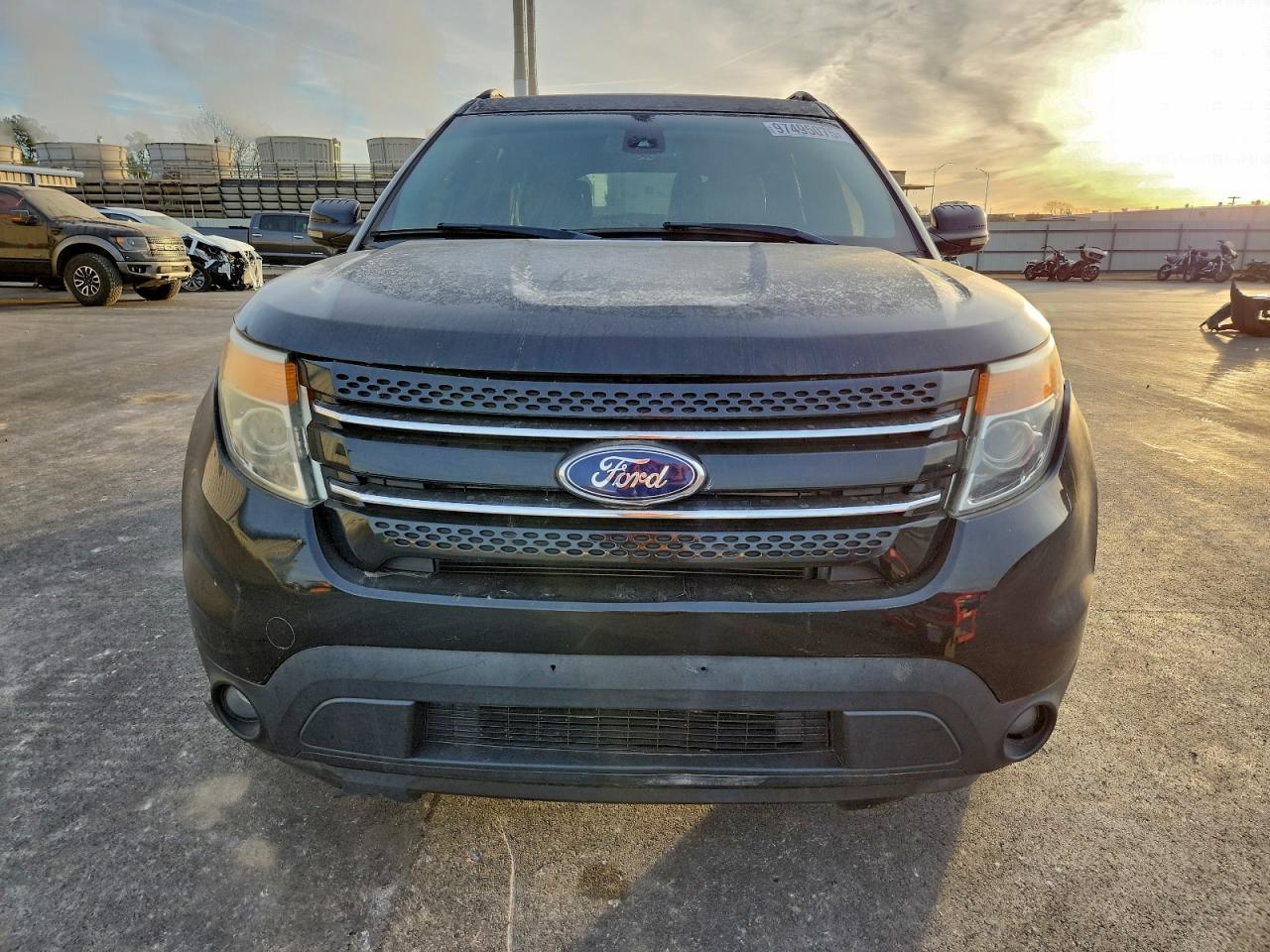 Ford Explorer Limited Image 11