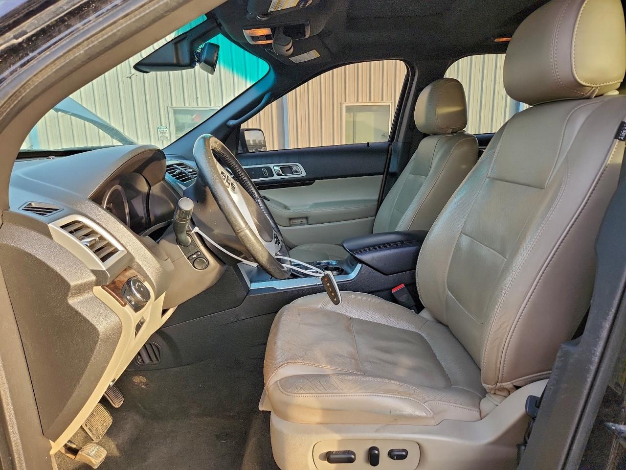 Ford Explorer Limited Image 12