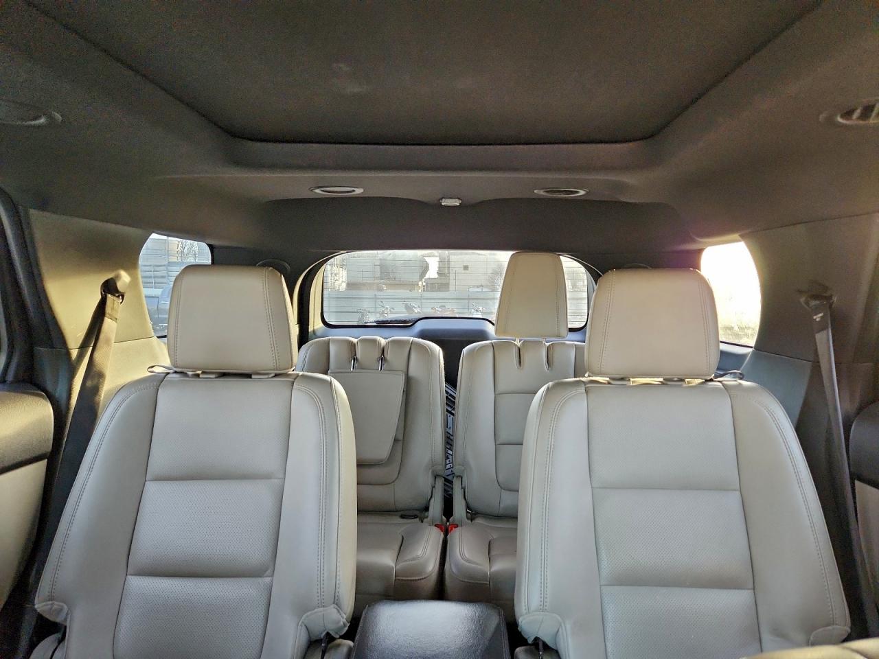 Ford Explorer Limited Image 10