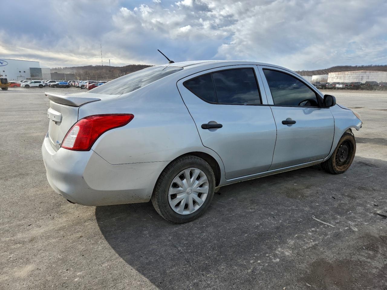 Nissan Versa S Image 3
