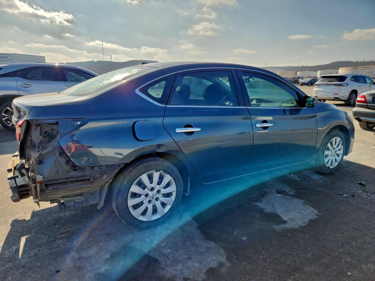 Nissan Sentra S Image 2