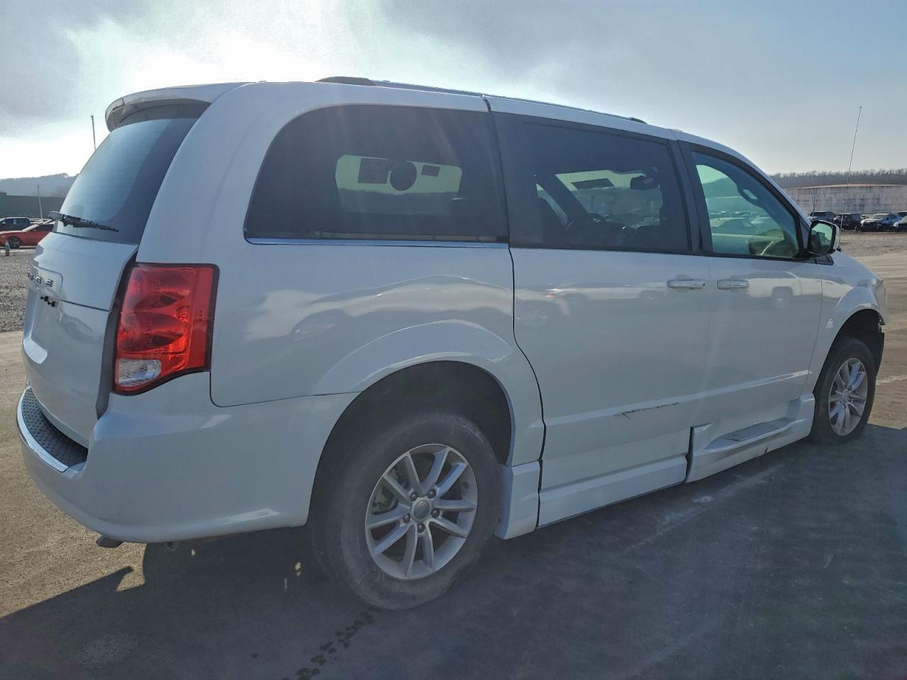 Dodge Caravan Sxt Image 8