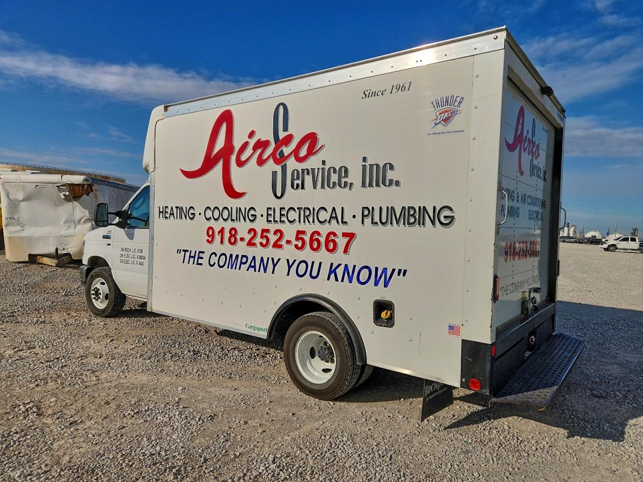 Ford E-350 E350 Super Duty Cutaway Van Image 5