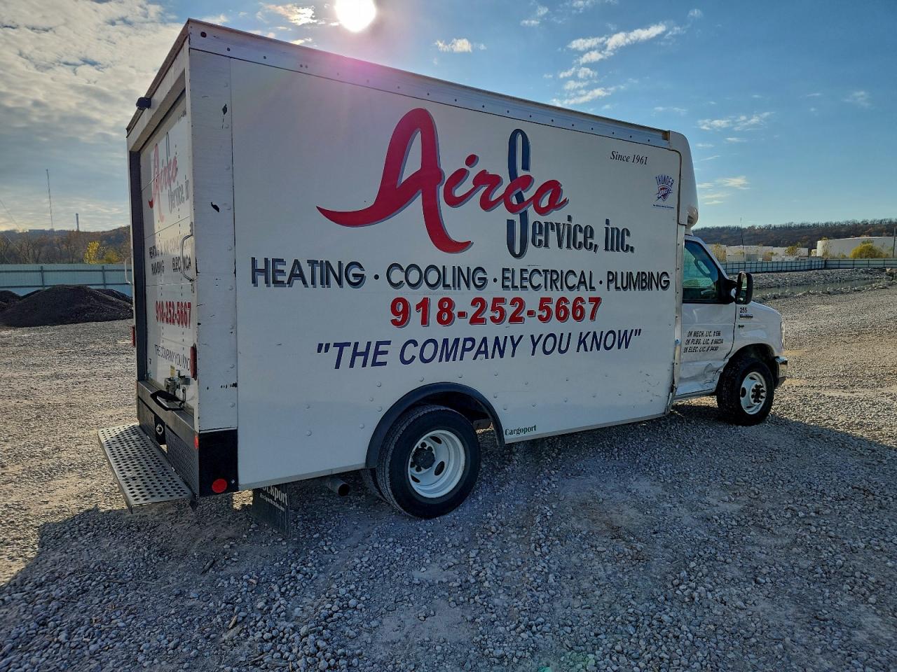 Ford E-350 E350 Super Duty Cutaway Van Image 4