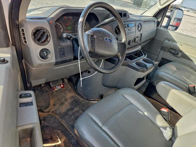 Ford E-350 E350 Super Duty Cutaway Van Image 8