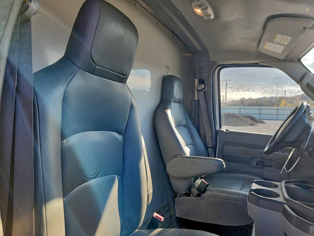 Ford E-350 E350 Super Duty Cutaway Van Image 13