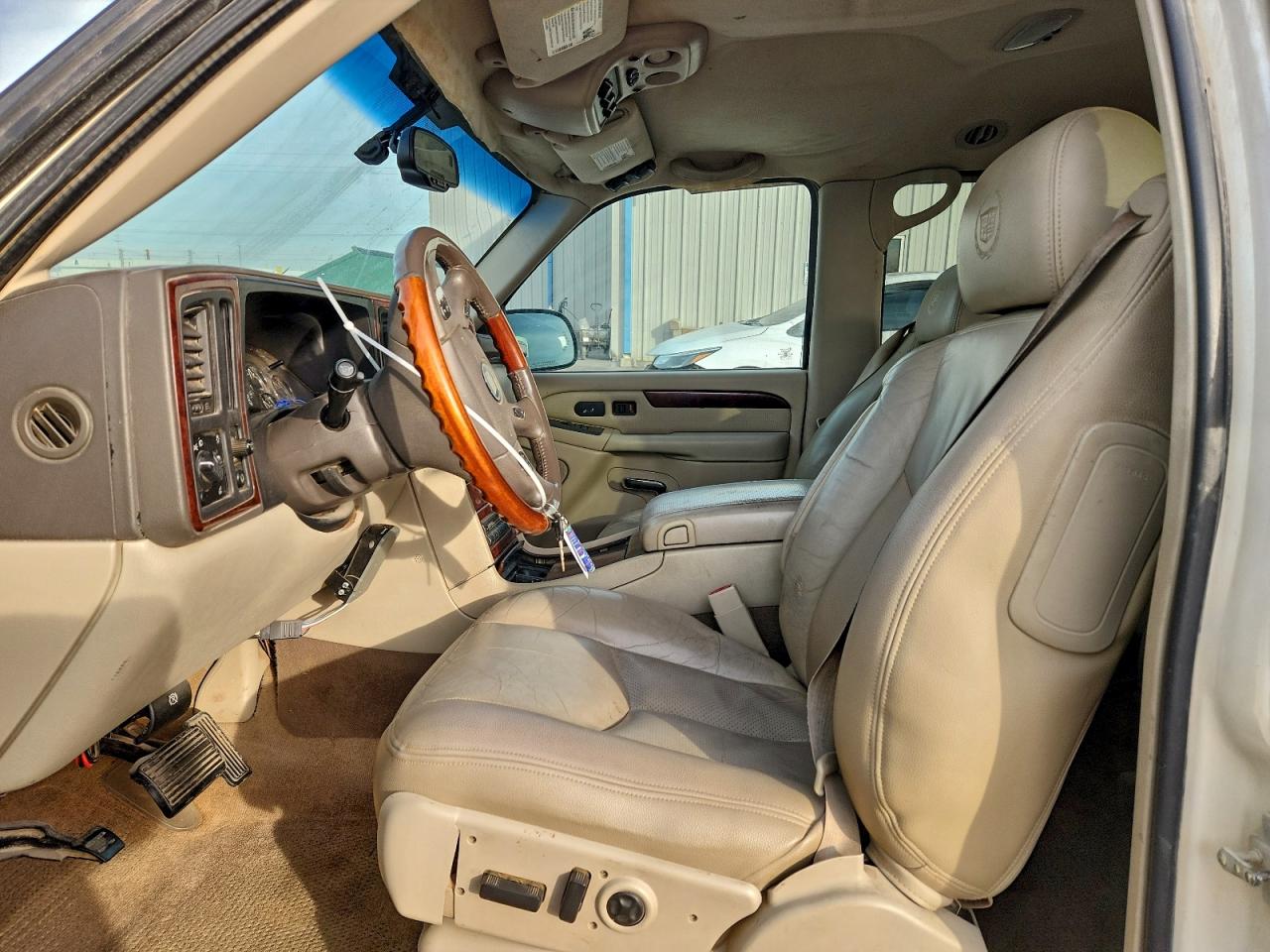 Cadillac Escalade Luxury Image 6