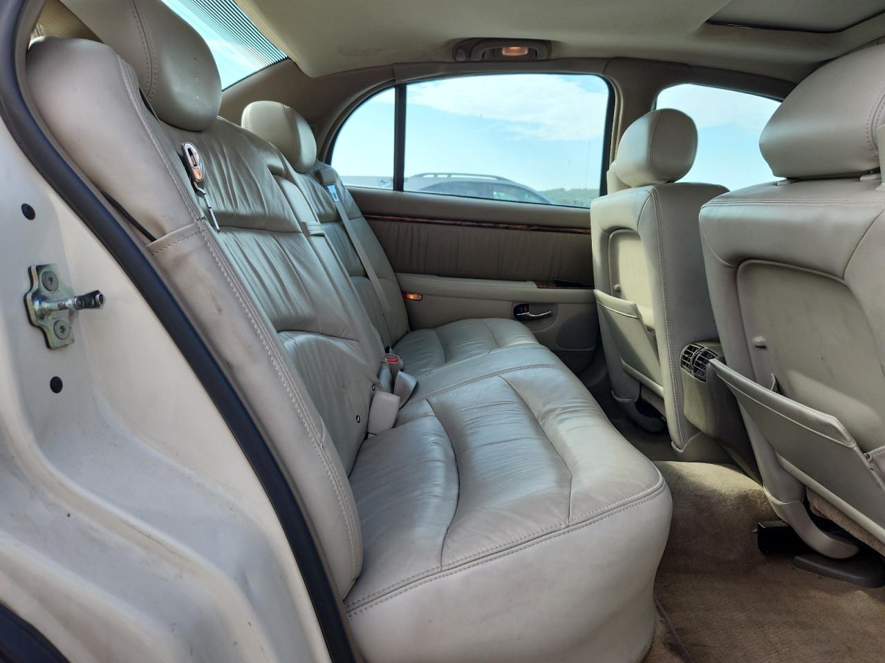 Buick Park Ave Ultra Image 3