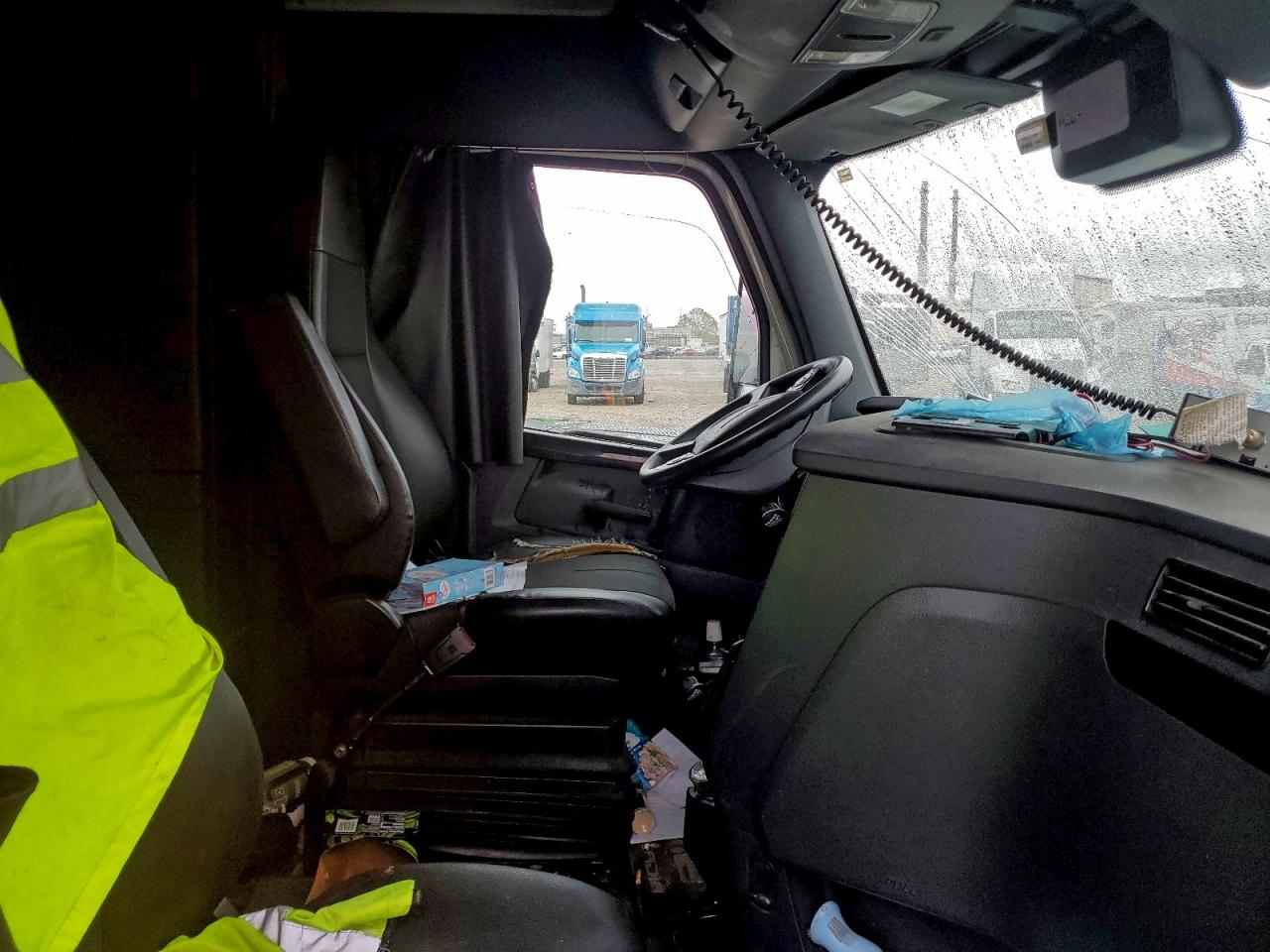 Freightliner Cascadia 1 Image 8