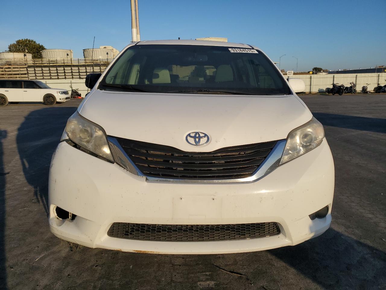 Toyota Sienna Le Image 4