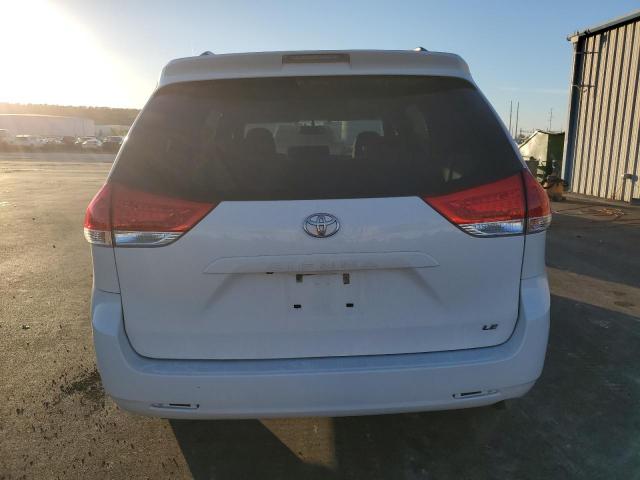 Toyota Sienna Le Image 2
