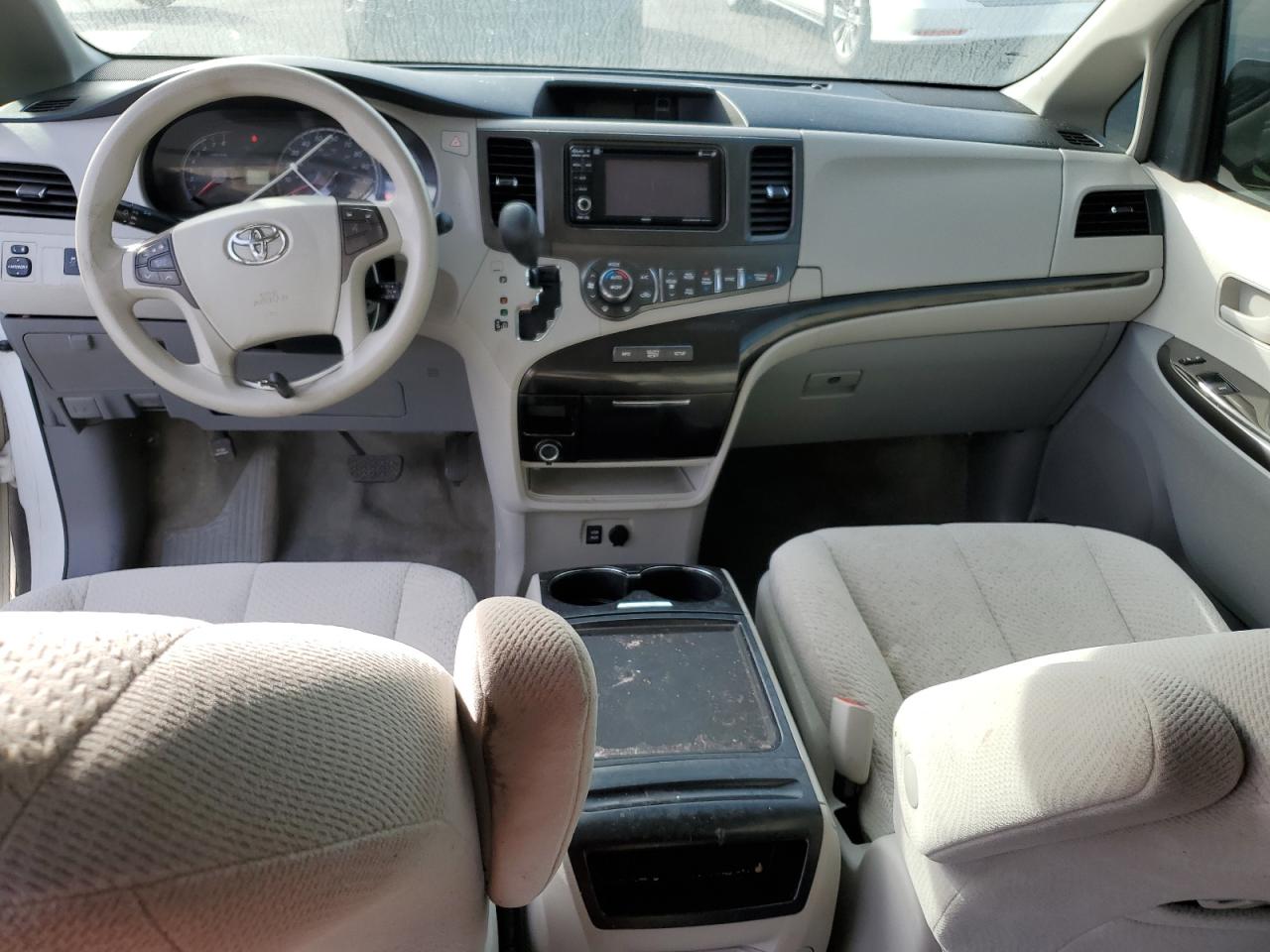 Toyota Sienna Le Image 6