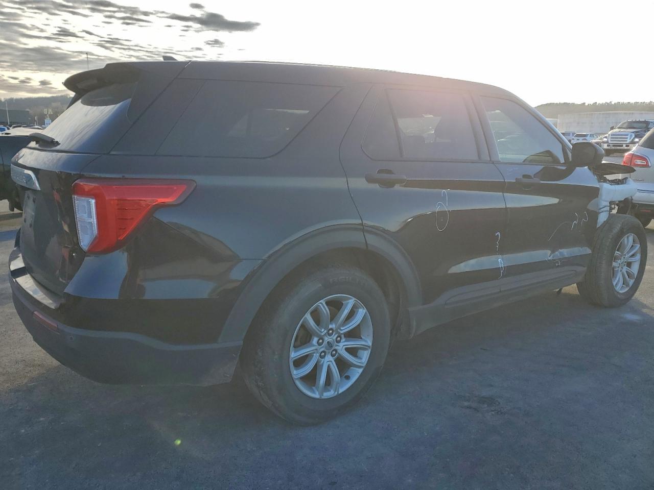 Ford Explorer Image 4