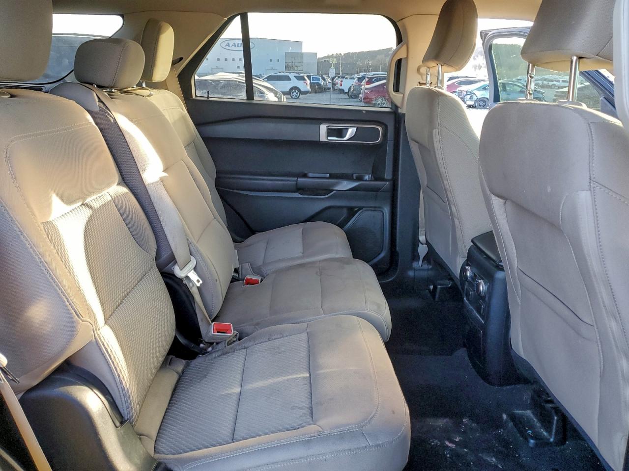 Ford Explorer Image 13