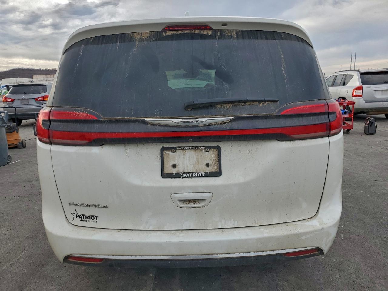 Chrysler Pacifica Touring L Image 10