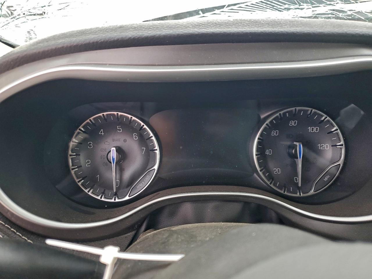 Chrysler Pacifica Touring L Image 12